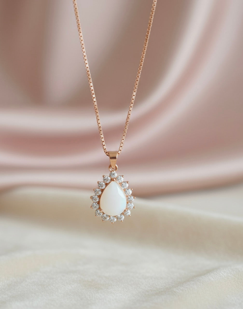 Holly’s Necklace (Teardrop Style)