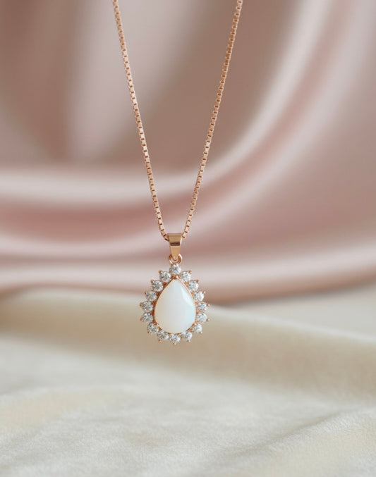 Holly’s Necklace (Teardrop Style)
