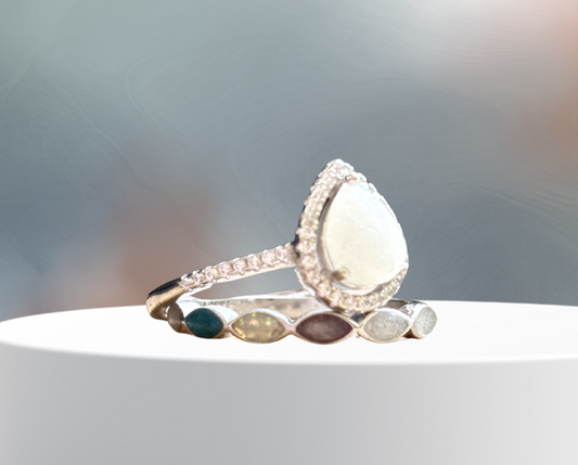 Serenity ring with band